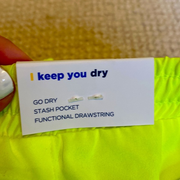 Old Navy Active Mid Rise Shorts - Picture 5 of 7